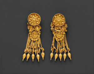 Gold earrings with disk and boat-shaped pendant（East Greek ca. 300 BCE）