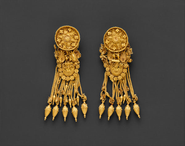 Gold earrings with disk and boat-shaped pendant（East Greek ca. 300 BCE）