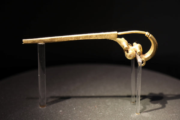 The Fibula Prenestina and the Art of Ancient Forgery